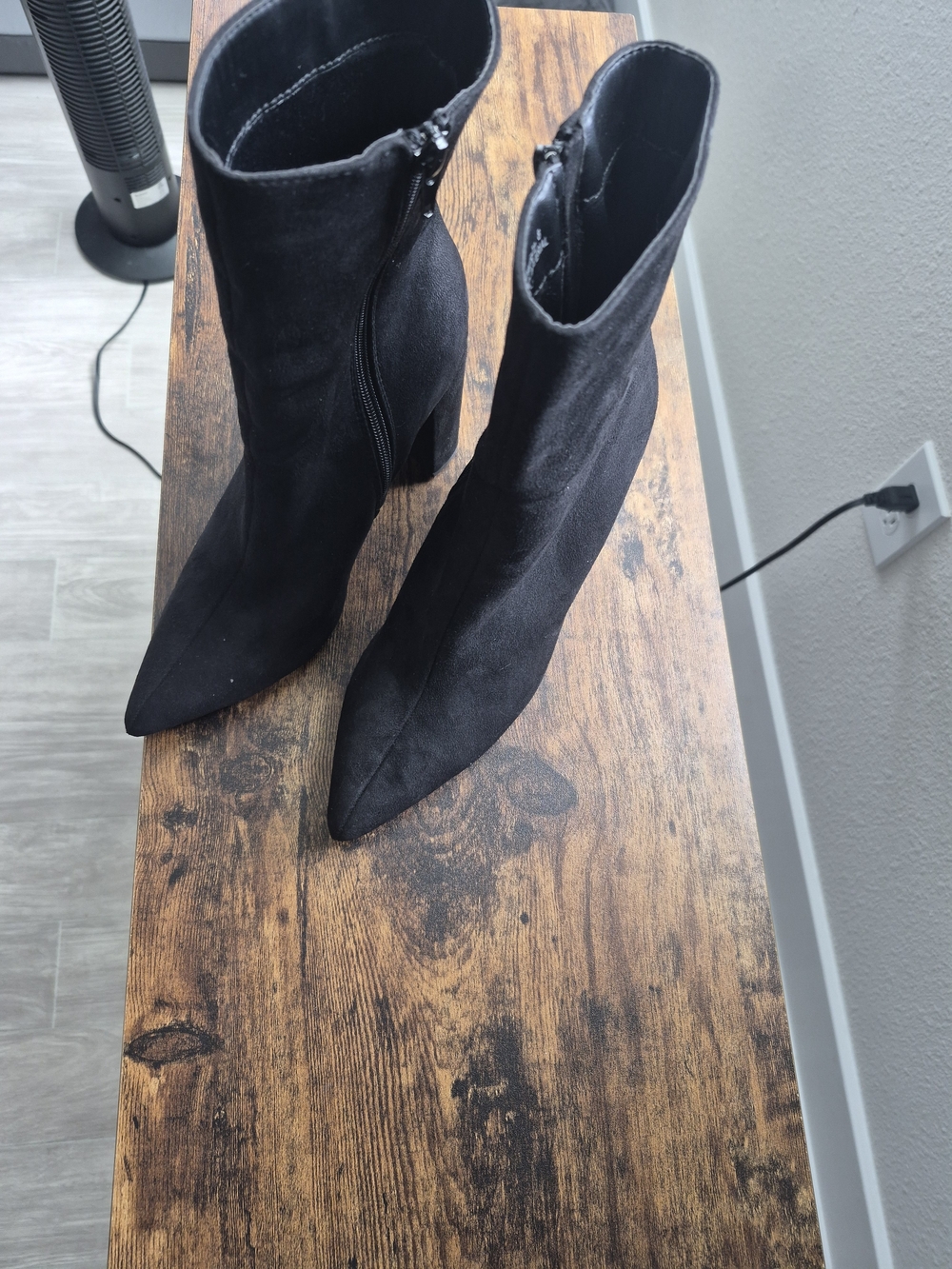 Bellflower-72 Black Ankle Boots (Size 8)